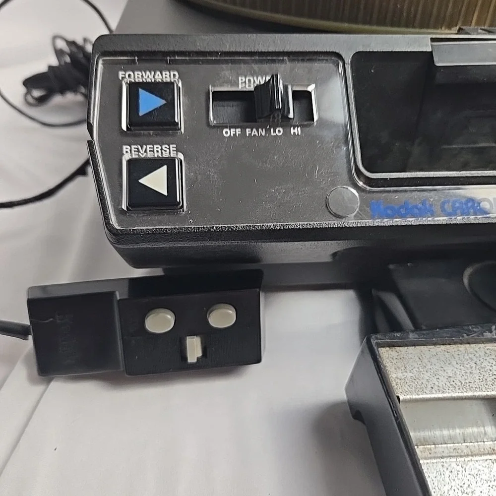 KODAK Carousel 4400 Slide Projector w/ Remote Slide Tray‎ Lens